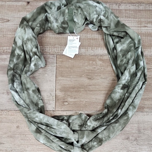 Lululemon Customizable Snap Scarf - Picture 2 of 13